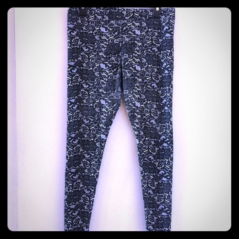 Nordstrom lace pattern leggings!